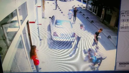 Derince'de ters yönde giden araç motosiklet sürücüsüne çarptı!