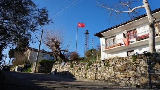 Dev Türk bayrağı İzmit semalarında dalgalanmaya başladı