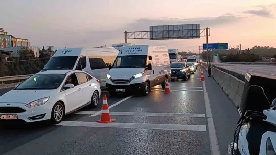 Devrilen tırın içinden bakın ne çıktı?