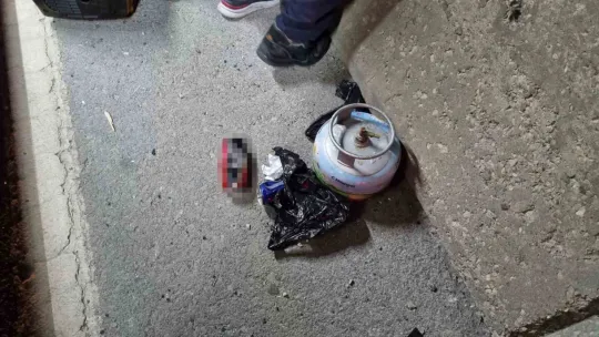 Devrilen tırın içinden bakın ne çıktı?