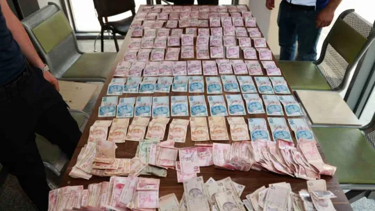 Dilencinin üzerinden çıkan paraya zabıta bile şaştı kaldı