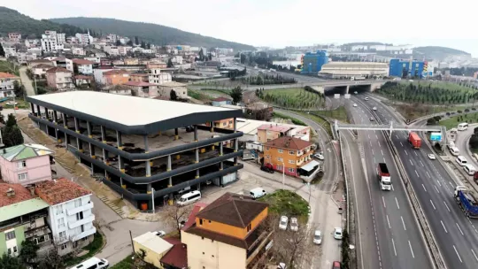 Dilovası'ndaki katlı otopark belediye hizmet binasına dönüştürülüyor