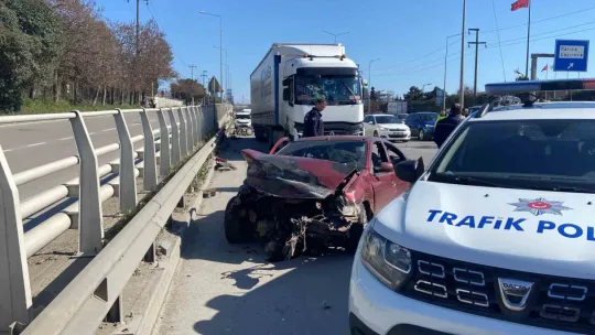 Dingili kopan araçtan yola fırladı, başka bir otomobil üzerinden geçti