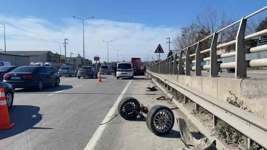 Dingili kopan araçtan yola fırladı, başka bir otomobil üzerinden geçti