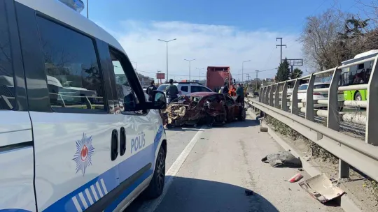 Dingili kopan araçtan yola fırladı, başka bir otomobil üzerinden geçti