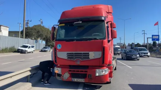 Dingili kopan araçtan yola fırladı, başka bir otomobil üzerinden geçti
