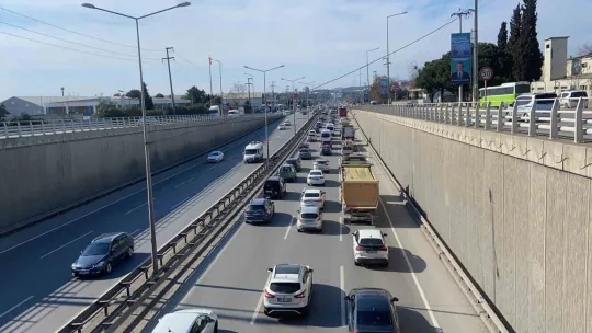 Dingili kopan araçtan yola fırladı, başka bir otomobil üzerinden geçti