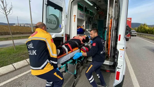 Direksiyon başında fenalaşan sürücü direğe çarptı: Ölü ve yaralılar var