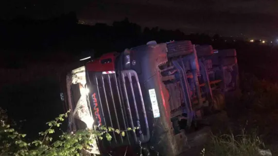 112'yi aradığı esnada aracıyla şarampole devrildi