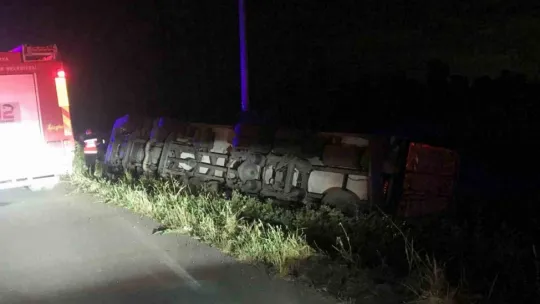 112'yi aradığı esnada aracıyla şarampole devrildi