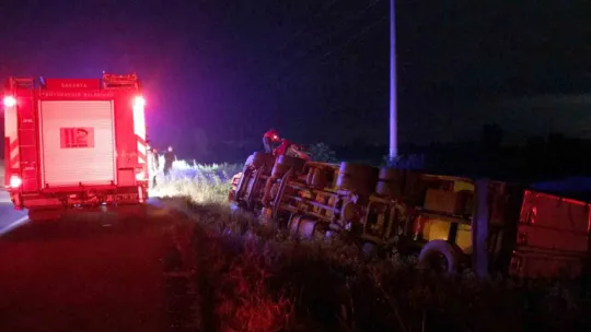 112'yi aradığı esnada aracıyla şarampole devrildi