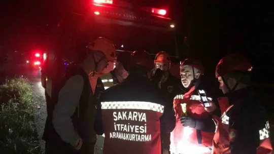 112'yi aradığı esnada aracıyla şarampole devrildi