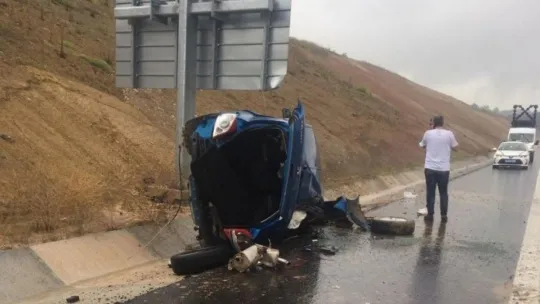 Direksiyon hakimiyetini kaybedince takla attı: 3 yaralı!