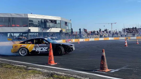 Dirft pilotları tozu dumana kattı