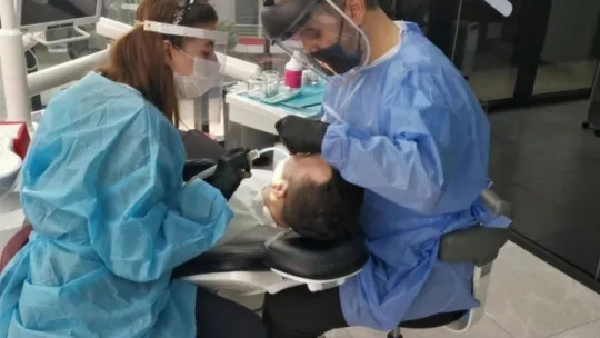 Diş eti hastalığı olanlara korona virüs uyarısı