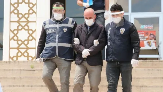 Doğum yapan kadını aracından attı!