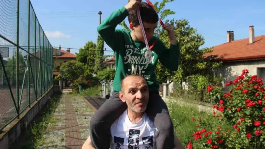 Doktorlar Yürüyemez demişti, şimdilerde atletizm branşında ter döküyor