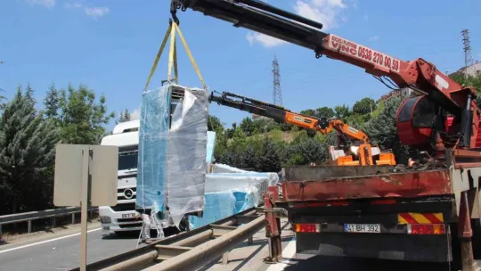 3 milyonluk elektrik panoları TEM'de yola saçıldı