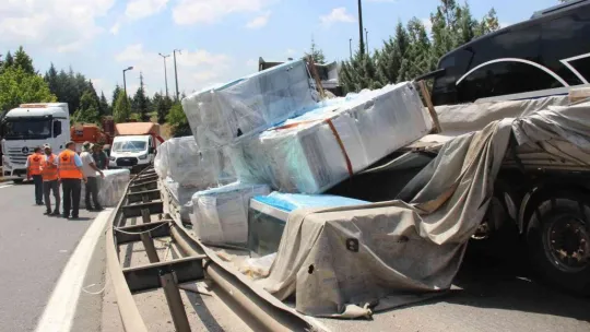 3 milyonluk elektrik panoları TEM'de yola saçıldı