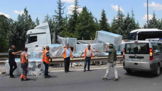 3 milyonluk elektrik panoları TEM'de yola saçıldı