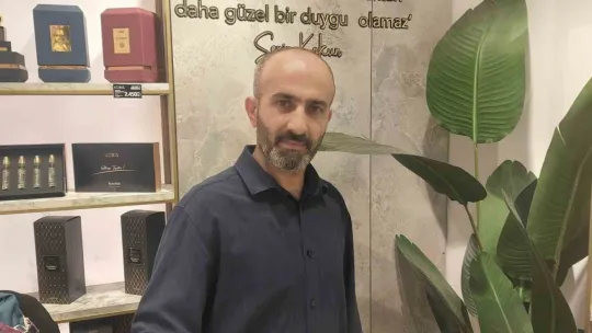 Döner bıçakları ile iş yerinin balonlarını parçaladılar