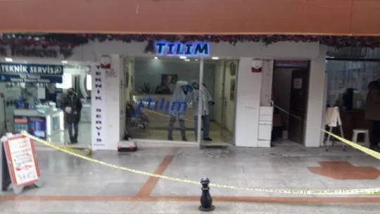 Döviz bürosunu soymaya çalışan silahlı kişi paniğe kapılınca kaçtı!