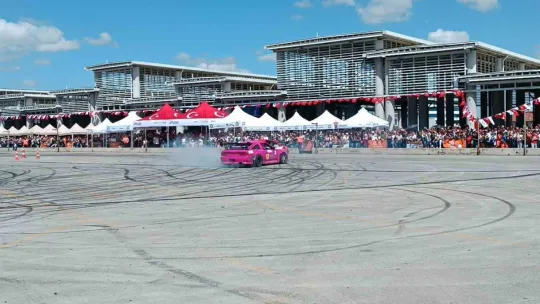 Drift gösterisi adrenalin dolu anlar yaşattı