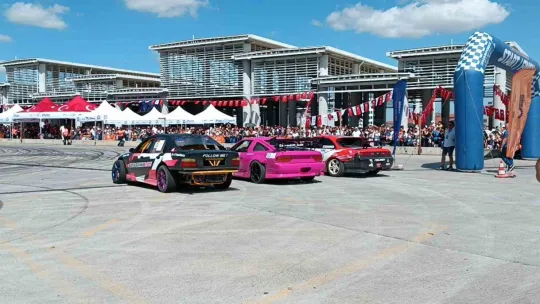 Drift gösterisi adrenalin dolu anlar yaşattı