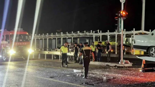 Duble yolda iki otomobil çarpıştı: 1'i ağır, 3 yaralı