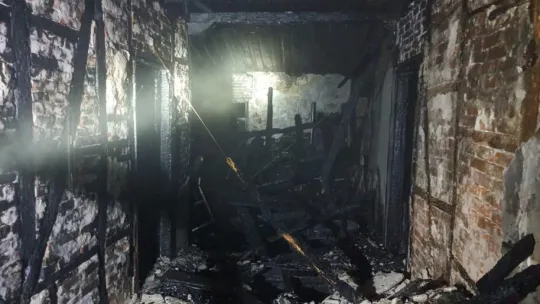 Dubleks ev alevlere teslim oldu