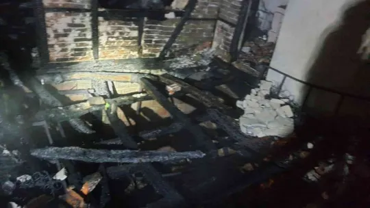 Dubleks ev alevlere teslim oldu