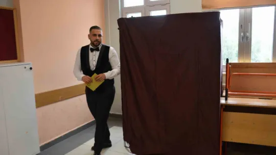 15 dakika da kalsa oy vermeye yetiştiler