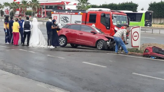 Düğüne saatler kala gelin ve damat kaza yaptı: 5 yaralı