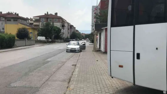 Dükkanın önünü süpürürken, dehşeti yaşadı!