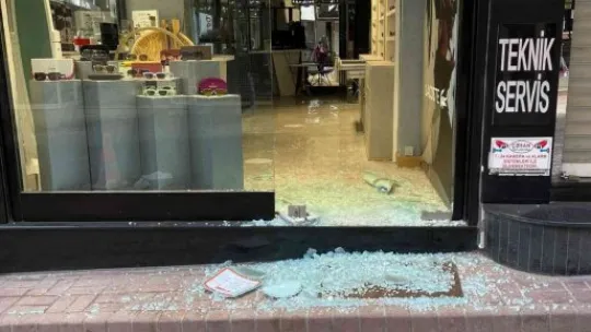 Hırsızlar 250 bin lira değerinde saatleri çaldı!