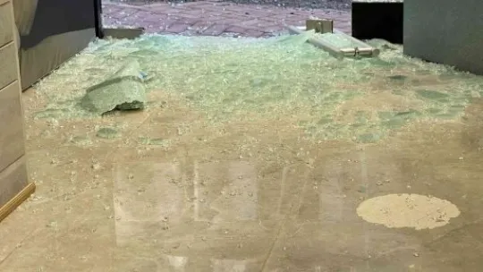 Hırsızlar 250 bin lira değerinde saatleri çaldı!