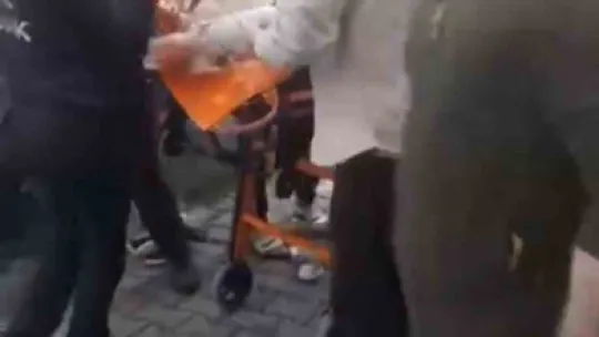 Dükkanının önünde uğradığı silahlı saldırıda yaralandı