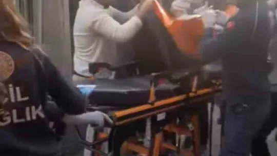 Dükkanının önünde uğradığı silahlı saldırıda yaralandı