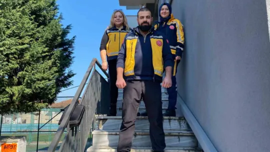 Dünyaya gözlerini ambulansta açtı