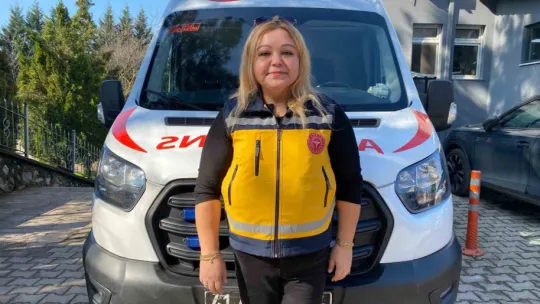 Dünyaya gözlerini ambulansta açtı