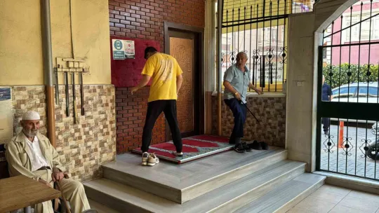 Dur ihtarına uymadı, namaz kılma bahanesiyle camiden kaçtı