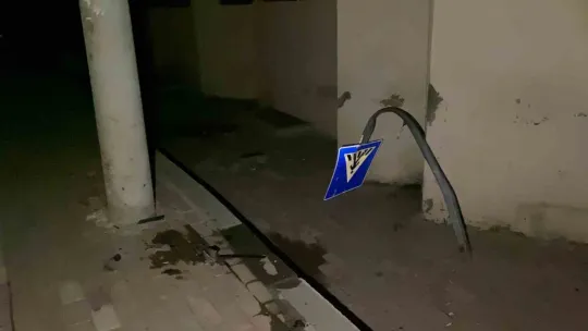 Durakta bekleyenlere otomobil çarptı: 1 ölü, 1 yaralı