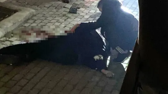 Durakta bekleyenlere otomobil çarptı: 1 ölü, 1 yaralı