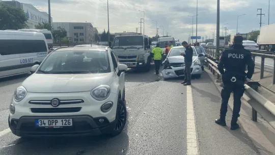 Duran tır zincirleme kazaya sebep oldu