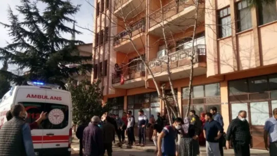 Düşerken çaptığı ağaç dalları çocuğu ölümden kurtardı