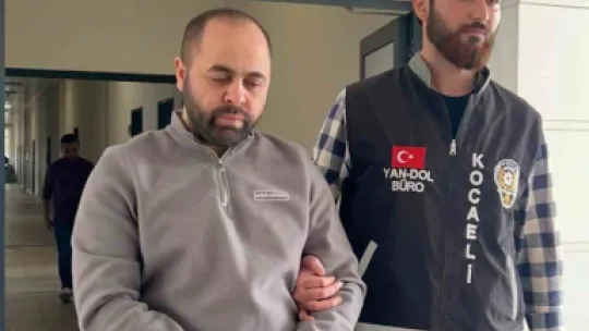 Düşük ayarlı altınlarla kuyumcuları dolandırdılar