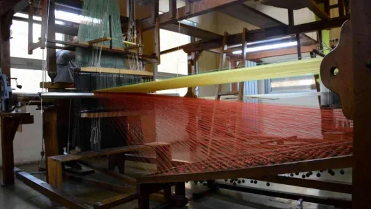 Ecdat yadigarı fabrikanın asırlık tezgahlarında üretim sürüyor