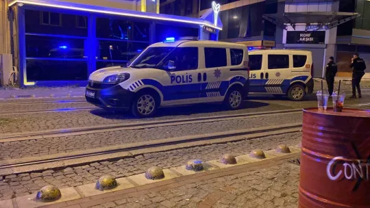Barlar sokağında silahlı kavga: Yaralılar var