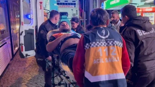 Barlar Sokağı'ndaki kavga kanlı bitti: 2 yaralı