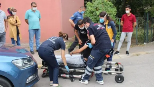 Ehliyetsiz ve alkollü motosiklet sürücüsü park halindeki araca çarptı